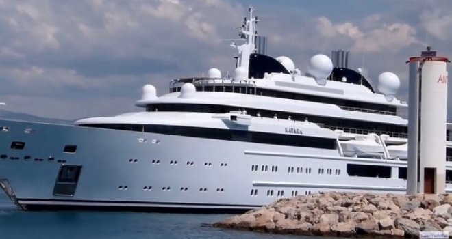 Gorjela jahta katarskog šeika u Tivtu